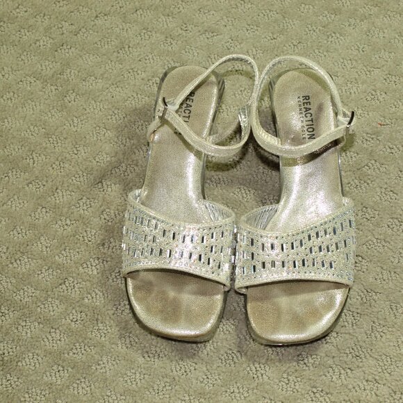 Kenneth Cole Reaction Women's 5 Silver Beaded 2.5" Clear Acrylic Block Heels - Picture 2 of 9